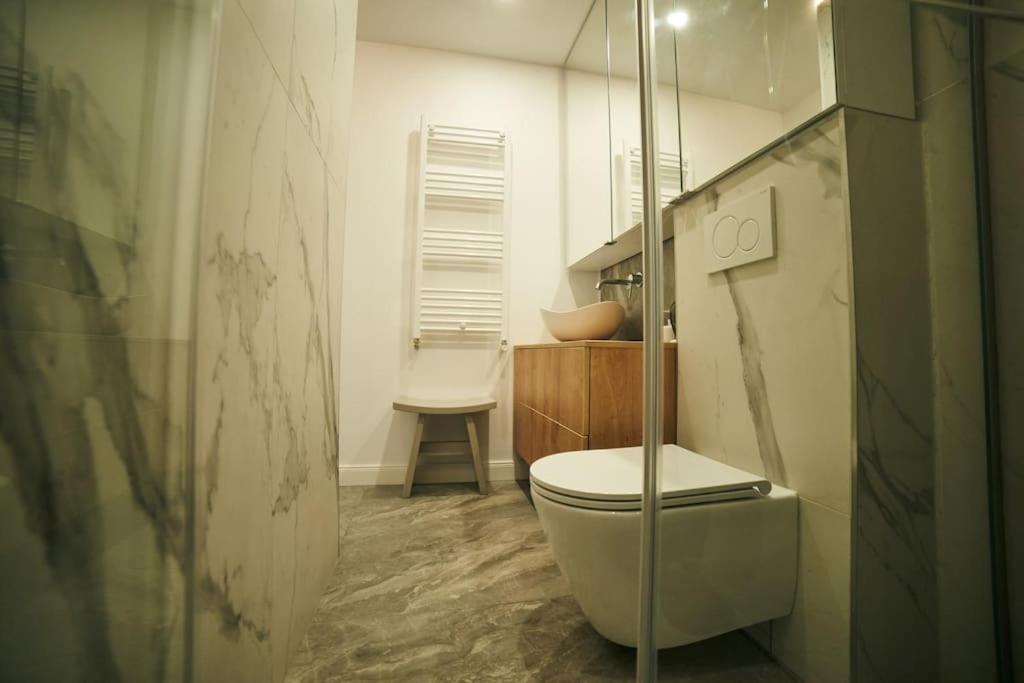 Ultracentral Two Rooms Apartment In Bukarest Eksteriør billede